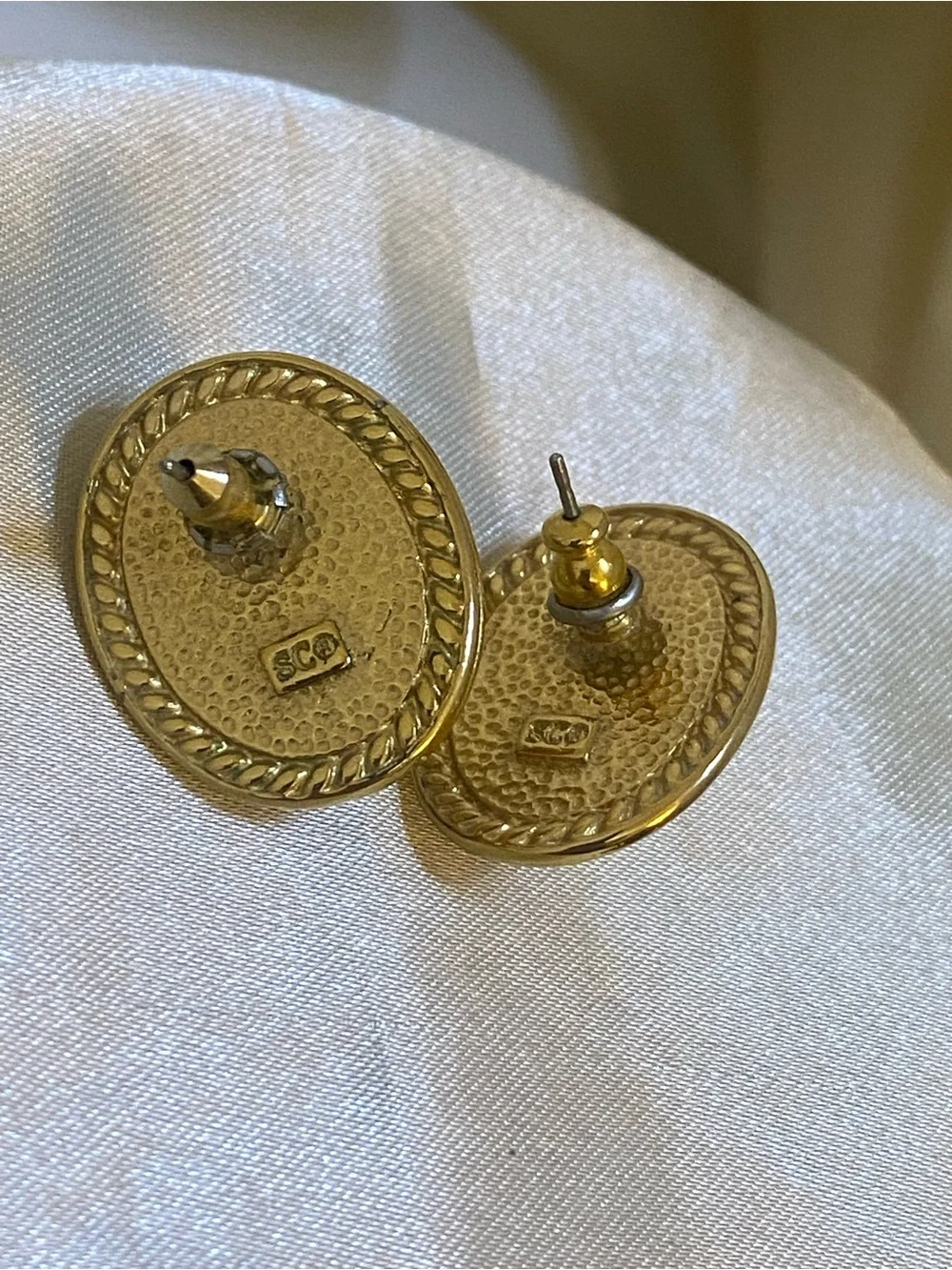 Vintage Sarah Coventry Rope Frame Faux Pearl Oval Pierced Earrings Gold Tone